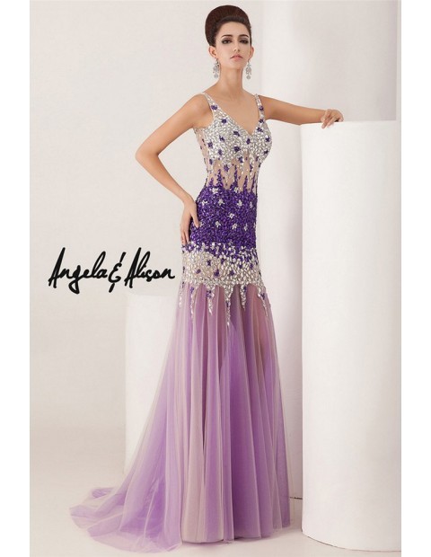 Hot Prom DressesTwo-toned beadwork works in perfect tandem with... prom dress April 12, 2015 at 09:00AM