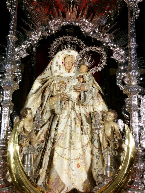 Nuestra Señora del PinoThe miraculous statue of Mary venerated in the basilica of Our Lady of the Pine in Teror, Gran Canaria.According to legend Mary appeared on top of a pine tree to a group of shepherds in 1481. The site soon became a place of pilgrimage. The Virgin of the Pine Tree is considered the patroness of Gran Canaria.
