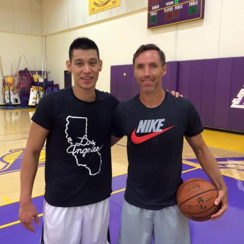 Jeremy Lin practices with Steve Nash