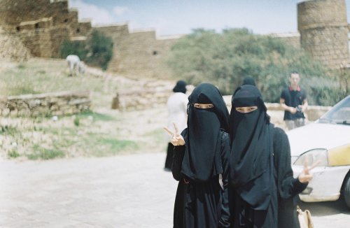 black camera oldschool lomo Hijab Muslimah Yemen niqab Malaysian 