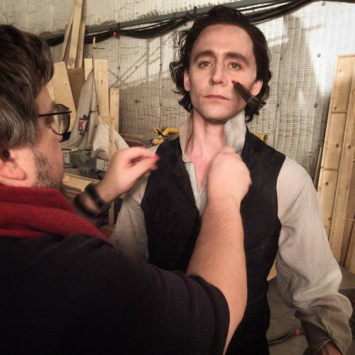 hiddleboners:

frenchfrostpudding:



daviddtsfx Lovely Guillermo Del Toro dressing Tom for the sequence. 



He doesn’t even look real.
