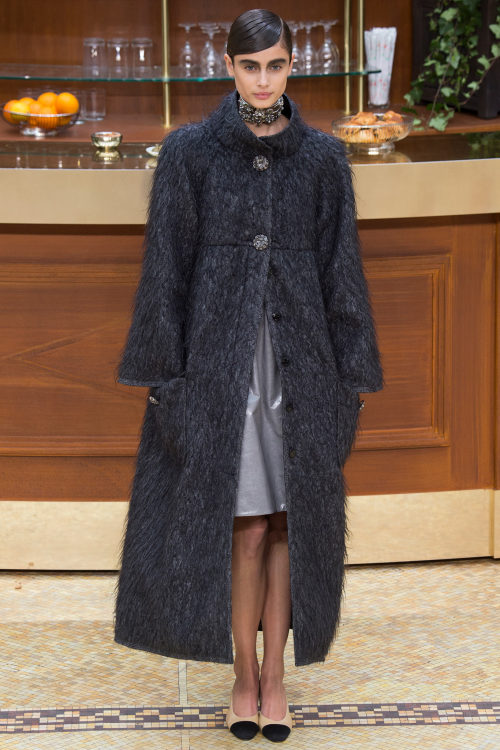 runway-report:

Taylor Hill at Chanel RTW F/W 2015