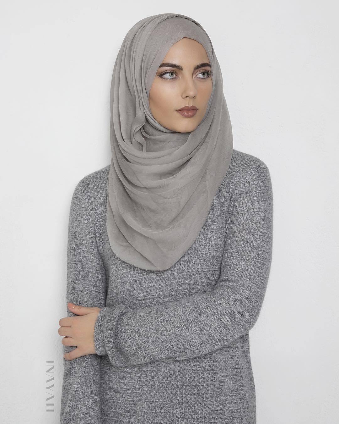 islamic-fashion-inayah:

The Light Grey Long Jumper, now also available in Black and petite sizes, is a great pairing with our Feather Grey Maxi Silk Chiffon Hijab. Shop now as our Long Jumpers are now on sale! 

Light Grey Long Jumper 
Feather Grey Maxi Silk Chiffon Hijab 

www.inayah.co


Beautiful hijab fashions.