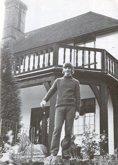 thoseliverpoollads:

On this date in 1965, July 24th, Ringo Starr purchases his home, Sunny Heights located at St George’s Hill Estate, Weybridge, Surrey. Ringo would live there with Mo and the kids for around 4 years when the estate went up for sale again. Photo Source &amp; Sunny Heights information : Kenwood Lennon Blogspot
