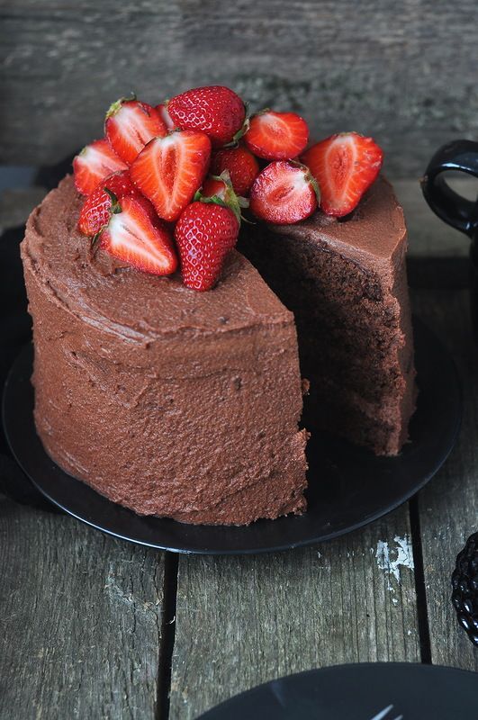 Chocolate Cake with Strawberries  http://ift.tt/1r17zkP