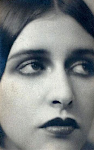 rivesveronique:

Marion Morehouse famous model of 1920s by E.E. cummings