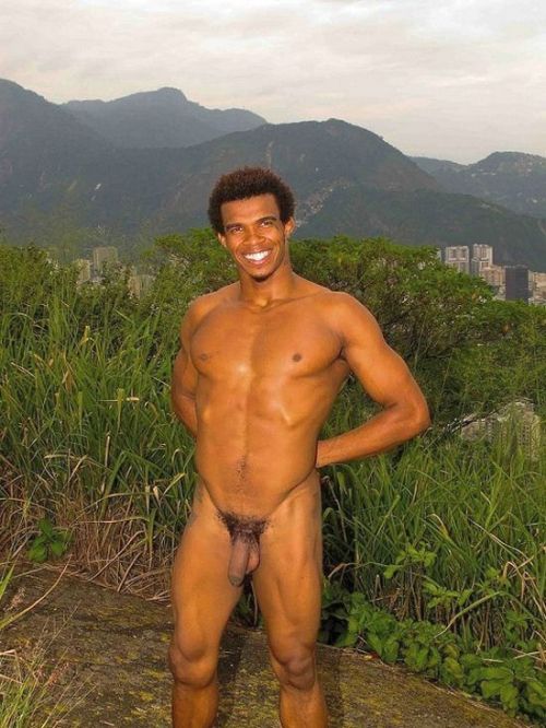 brazilianguysandboys:

naked guy in favela