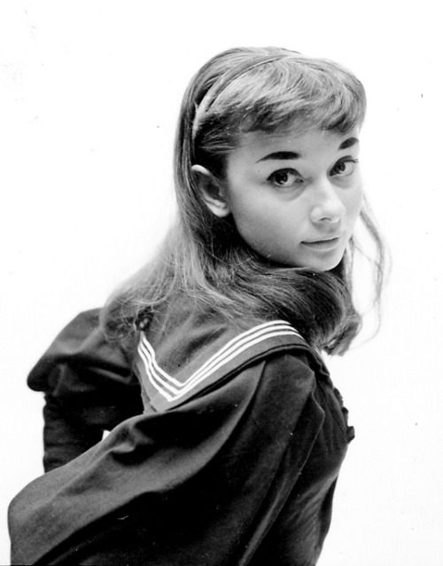 rareaudreyhepburn:

Audrey Hepburn photographed by Milton Greene in New York for her Broadway debut as Gigi, 1951.
