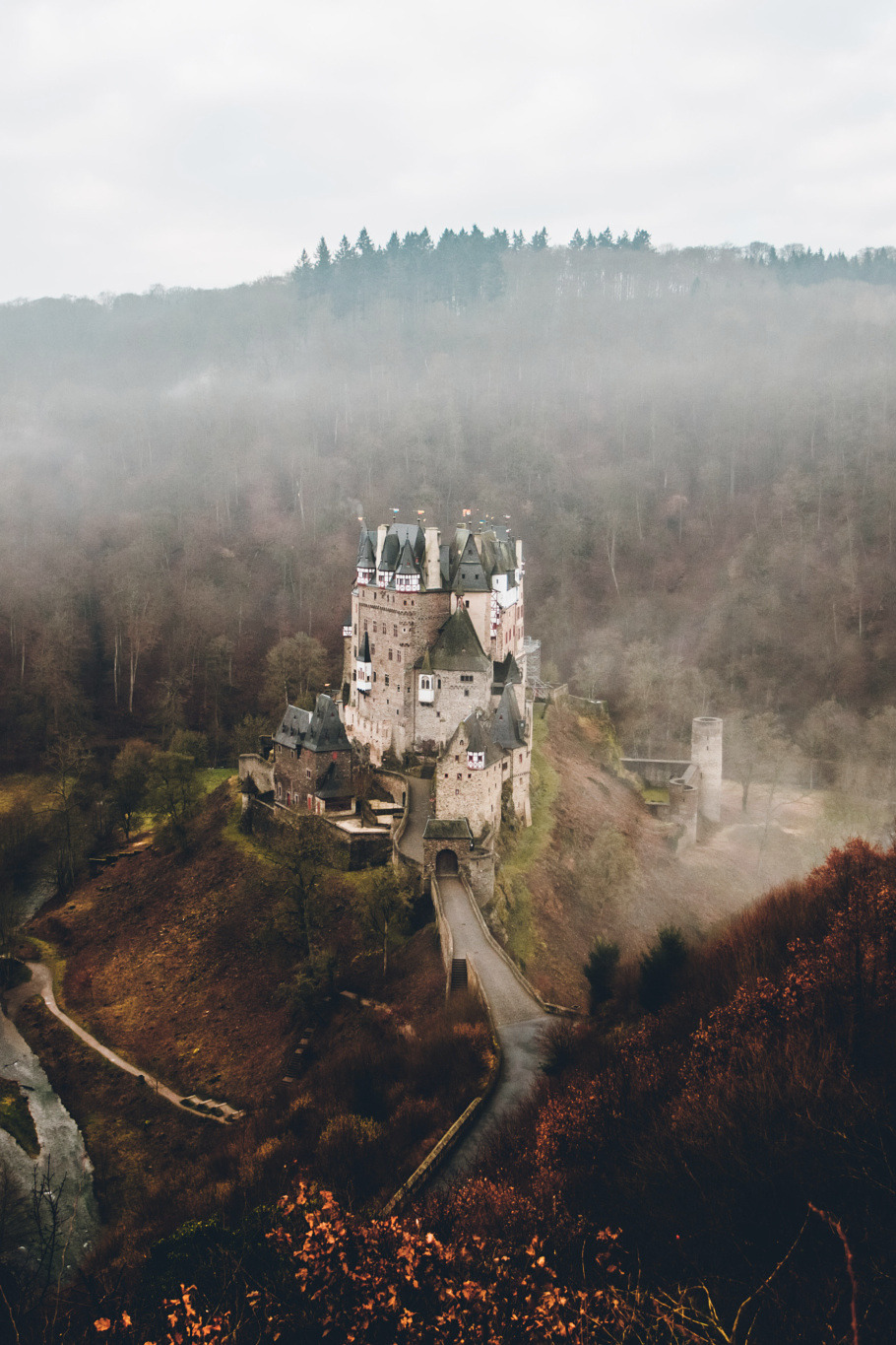 stayfr-sh:

Eltz Castle
