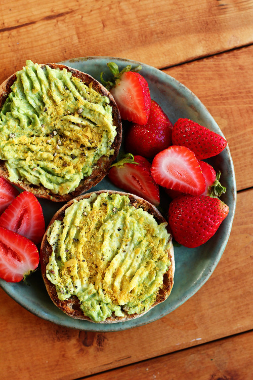 garden-of-vegan:

Whole grain English muffin topped with mashed avocado, salt + pepper, and nutritional yeast with a side of fresh strawberries.
