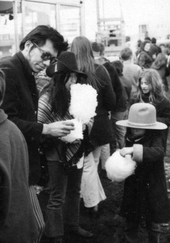 mynameisntangela:  Sixto Rodriguez with his daughters.