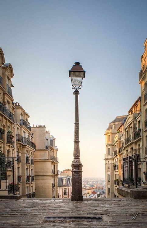 

 Montmartre, Paris

photo via latouchefr