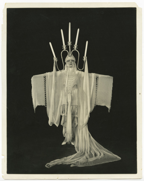 weirdvintage:

Martha Pierre as Candlelight, 1920 (via)
