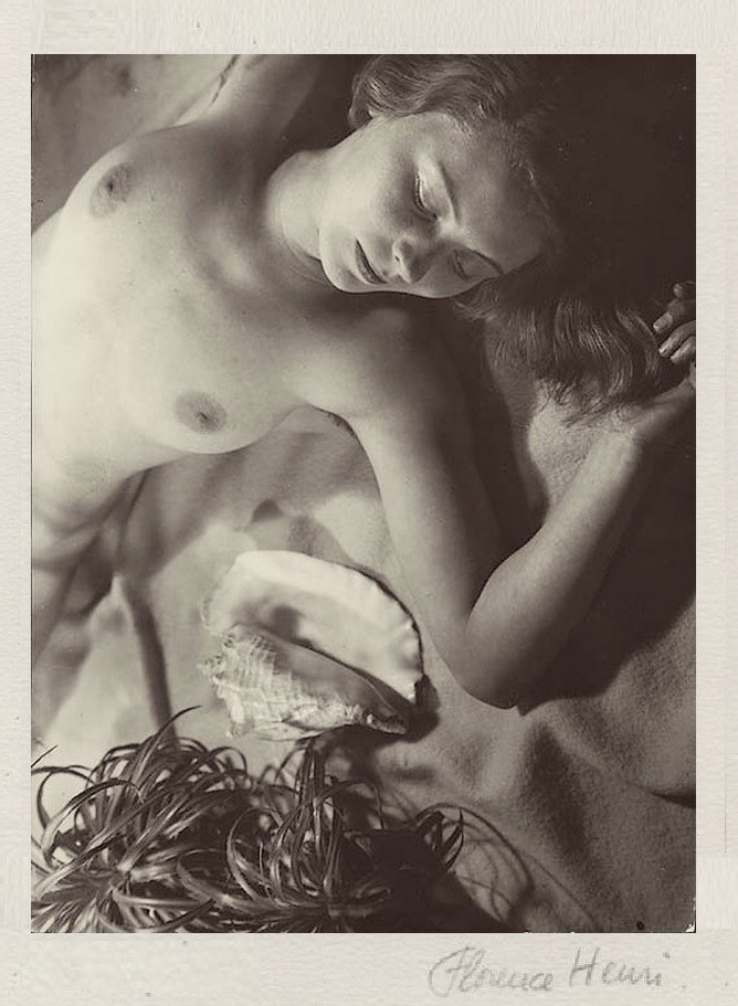 afroui:

Florence Henri | Nude 1936
