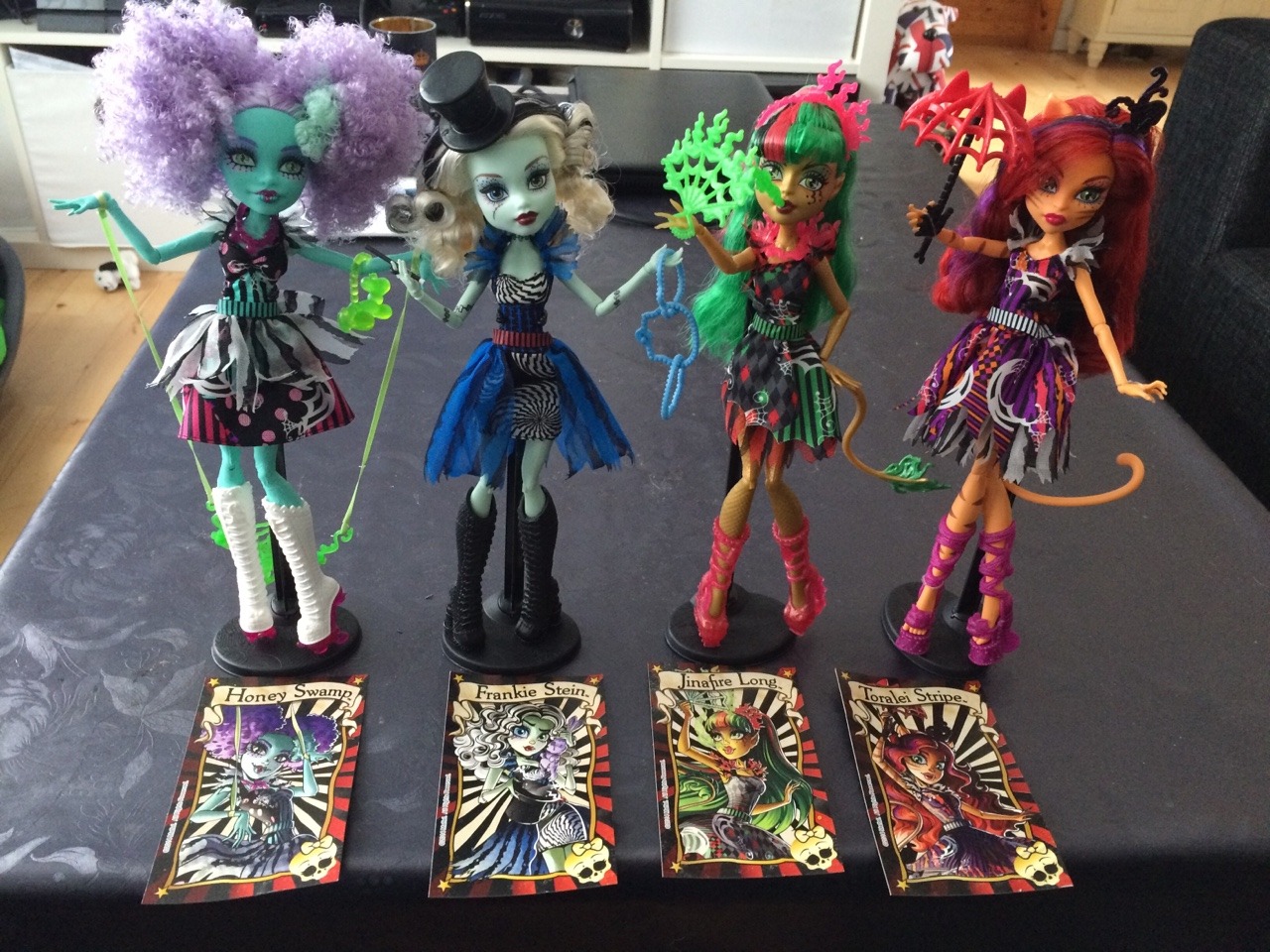 monstergazette:

They are finally here!!!  Gooliope is on her way.  Next up: Twyla, Clawdeen and play set!