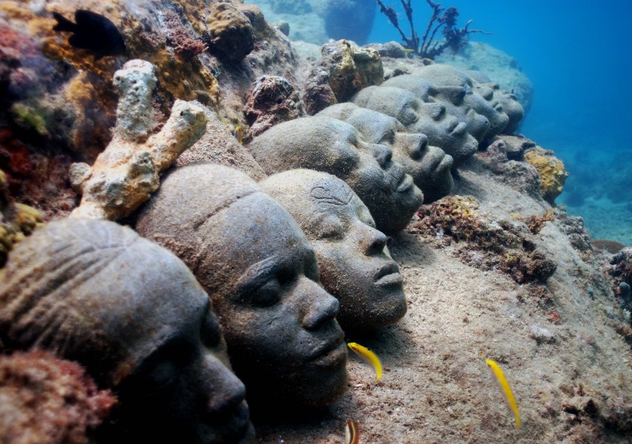 sixpenceee:
I think that this is a very powerful art piece. 
The following sculptures are a representation of past Africans that were thrown overboard during the middle passage throughout the Trans Atlantic Slave Trade. The artist Jason deCaires has created such art to honor African ancestors that past during the greed of slavery.

They look so real😧