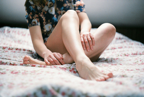 convexly:

Girl in a flower dress by Justin Takes Pictures on...