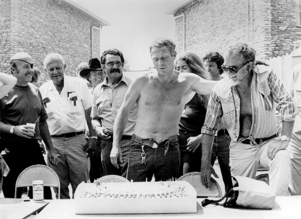 cinephiliabeyond:A birthday celebration on the set of The Getaway (1972) with Steve McQueen and Sam Peckinpah. https://t.co/sNIHU9MEtU