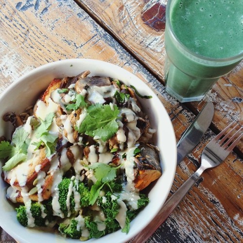 earthlingmaxi:

HOLY BALLS if this isn’t heaven then I don’t know what is 👼 yOgi bowl with organic brown rice, kale, mushrooms, pumpkin, tahini dressing, tofu and spinach + a spirulina smoothie (at Wholefoods Manly)
