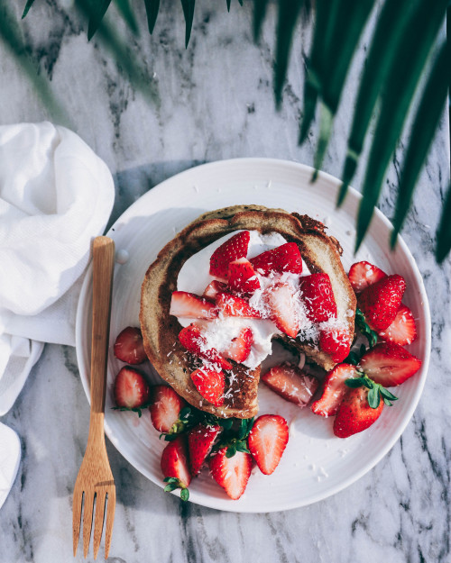 radiantplantlife:



Starting off the week with this delicious breaky: GF Buckwheat Pancakes, topped off with a dollop of coconut yogurt, maple syrup, fresh strawberries and coco shreds!🍓🌿🍓🌿 Have a beautiful week everyone!
