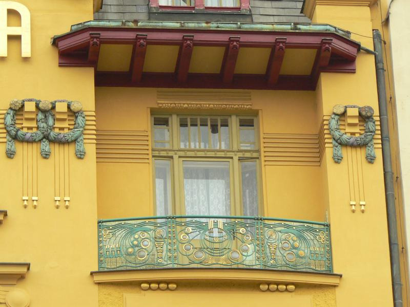 artdecoandartnouveau:

Art nouveau window (by uempe (only sporadically here))
