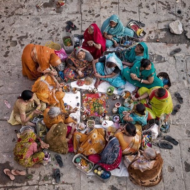 indophilia:   In the city of Varanasi, groups of women gather in the mornings at Dasaswamedh Ghat, alongside the Ganges, to talk, sing, pray and make offerings.