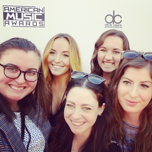 On the the red carpet for the #amas!!! Pumped for @taylorswift tonight!! @TheAMAS http://ift.tt/1zg8vXl