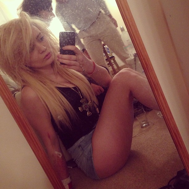 #me#blonde#poser#girl#nightout#shorts#selfie