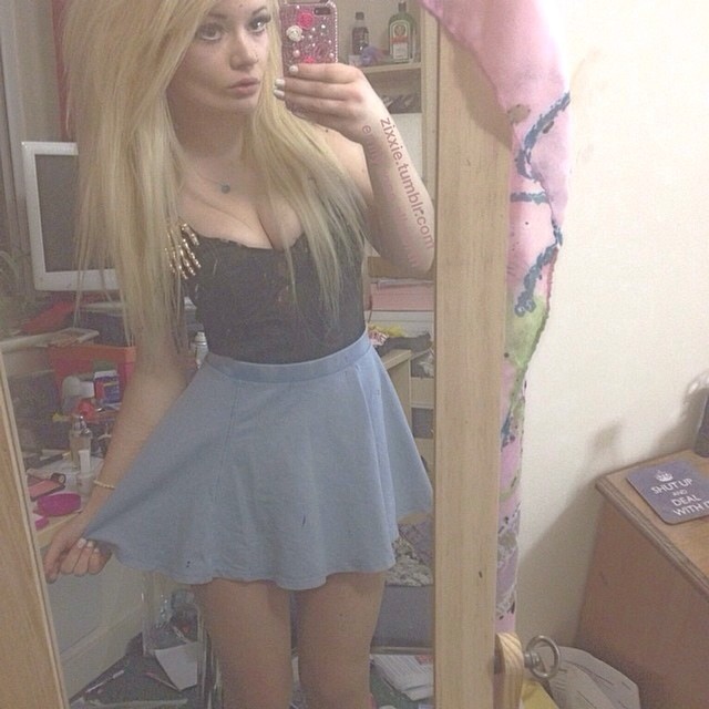 thought I&rsquo;d better my URL on this one :&rsquo;) #justincase #lol #selfie #blonde #me #girl #self #cute #blondehair #boobs #skirt #nightout #leeds