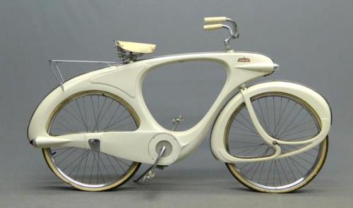 paxmachina:

1960 Bowden Spacelander
Designer and engineerKnown forBicycle and automobile design
