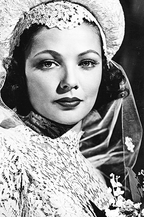 Gene Tierney in a promotional photo for The Razor’s Edge (1946)