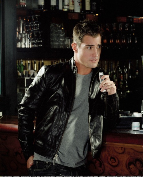 amandaphalange:

Couldn’t watch CSI for a whole week. x.x 
so here is some Nick ‘porn’ for me and you. :D