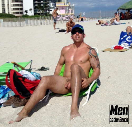 Real Men, Candid Pics: Men Bein’ RealMen exposed on the beach: Men at the Beach