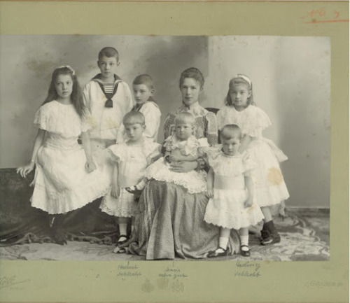 royaland:

Archduchess Marie-Valerie (the daughter of Empress Sissi) with her children