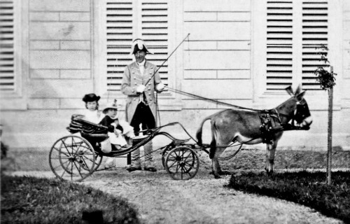 royaltyandpomp:

THE COACH

HH.II.RR.HH. Archduchess Gisela of Austria, later Princess of Bavaria; and Archduke Rudolph of Austria, Crown Prince of Austria   

