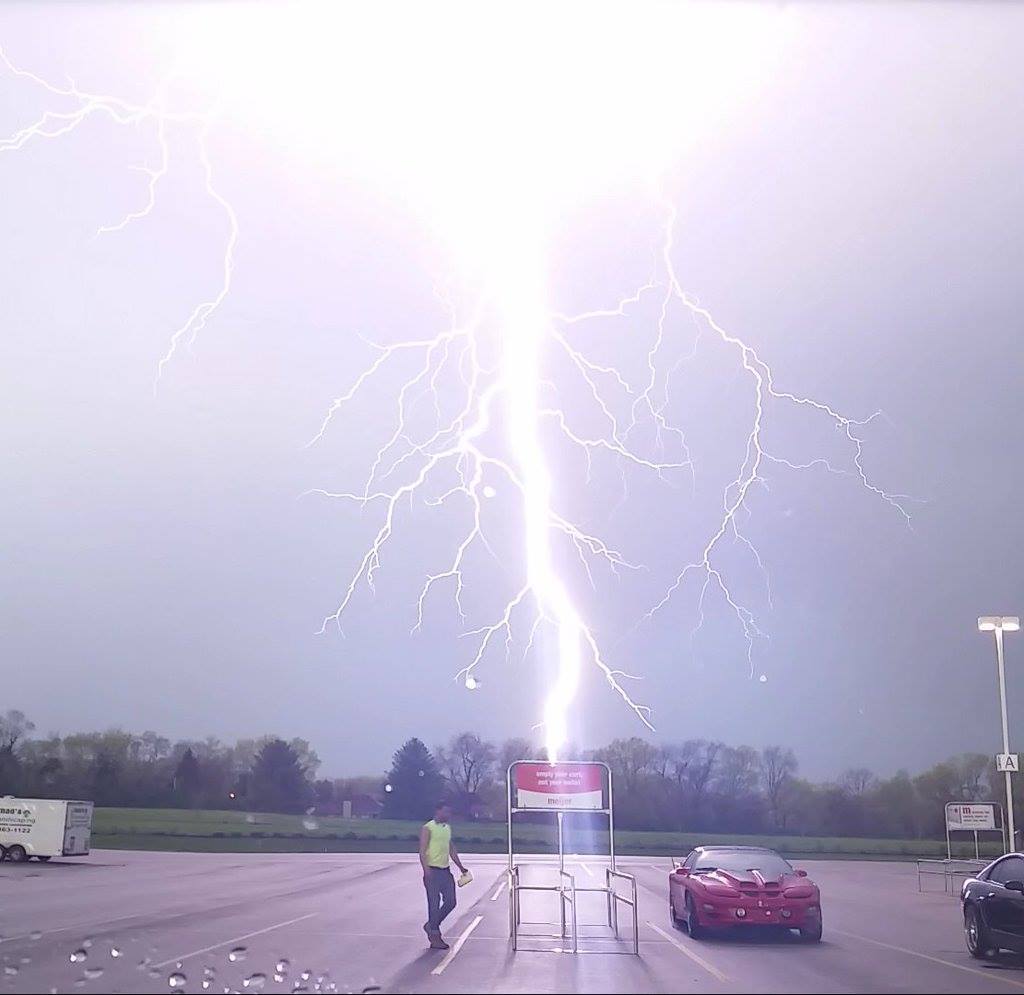 Crazy lightning strike caught on camera near my home town ...
