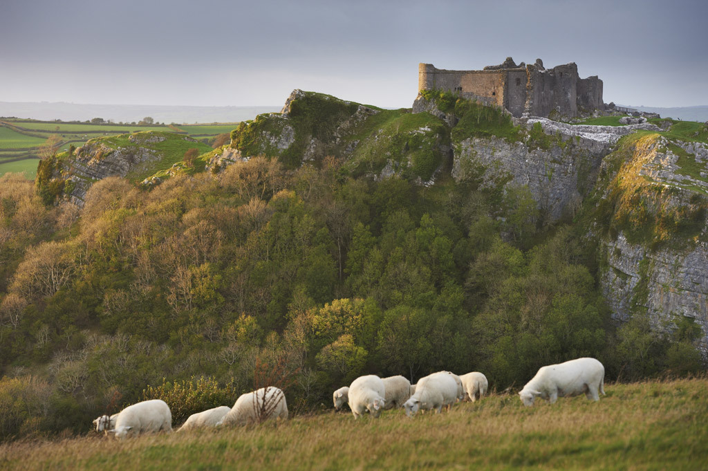 mominheat - discovergreatbritain: La capitale du château du monde Par contenu High50Not d'être le foyer de la sauvagement belle campagne et du matériel vallées, Pays de Galles dispose également plus beaux châteaux de Bretagne Lire la suite