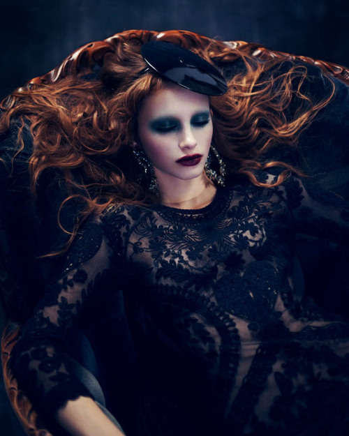 Gothic Beauty – Ran and Maya by Shayne Laverdière for Dress to Kill Magazine. Makeup by Nicolas Blanchet.
