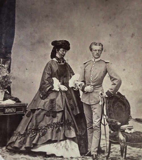 carolathhabsburg:

Kaiserin Elisabeth of Austria and brother, Karl Theodor in Bayern. 1860s.
