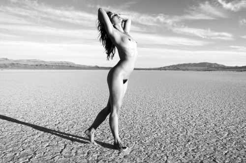 zvaal:Melissa Troutt, Leica S2. Beatty, NV, 2014. - Daily Ladies