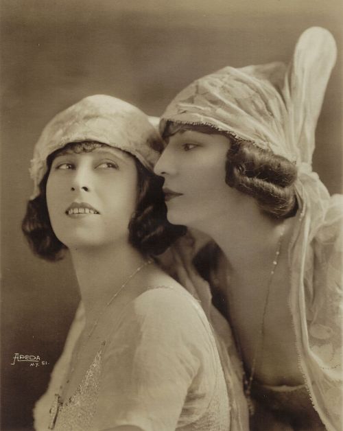 The Ford Sisters, Dora and Mabel. Dora and Mabel were originally part of a tap dancing group, The Four Fords, with their brothers Max and Edwin (a third brother, Jonny, also danced but did not tour with his siblings - his style was more ballroom). From an early age they learned types of dance including clog, tap and soft shoe. They achieved popularity around 1910 when tap dancing was evolving as a style and metal was added to tap shoes. The group were active in vaudeville shows until 1913 when they ceased as a joint act, although Mabel and Dora continued to tour as the Ford Sisters into the 1920s. 