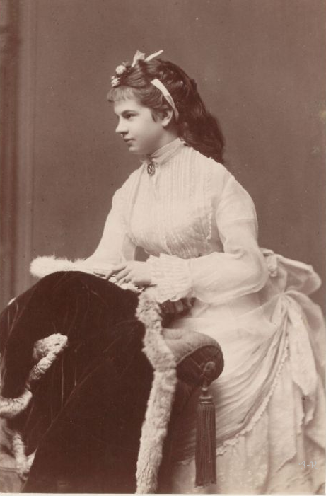 antique-royals:

Archduchess Gisela of Austria

Sissi&rsquo;s daughter