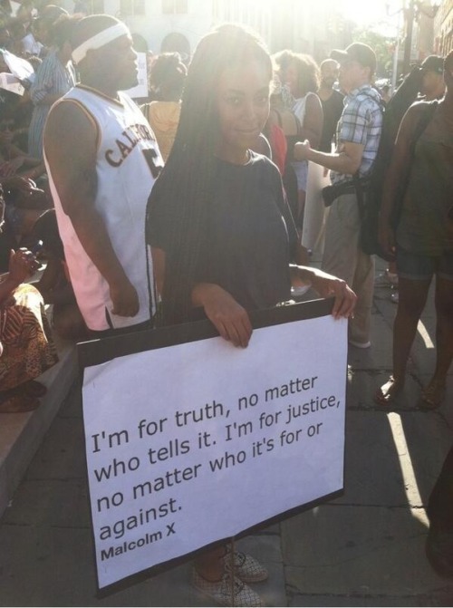 sunnylay2:dreatoodope:

Solange Knowles supporting Trayvon Martin at the rally in Brooklyn, NY. 7.14.13.

This is why I love her
