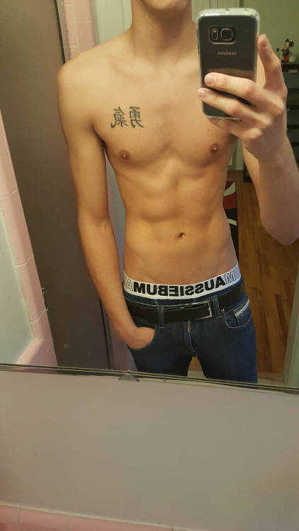 waistbandboy: I don’t normally do this…but had a great workout and it’s your birthday. 😅 Thanks for the cute waistband shot for my bd! I like it!!