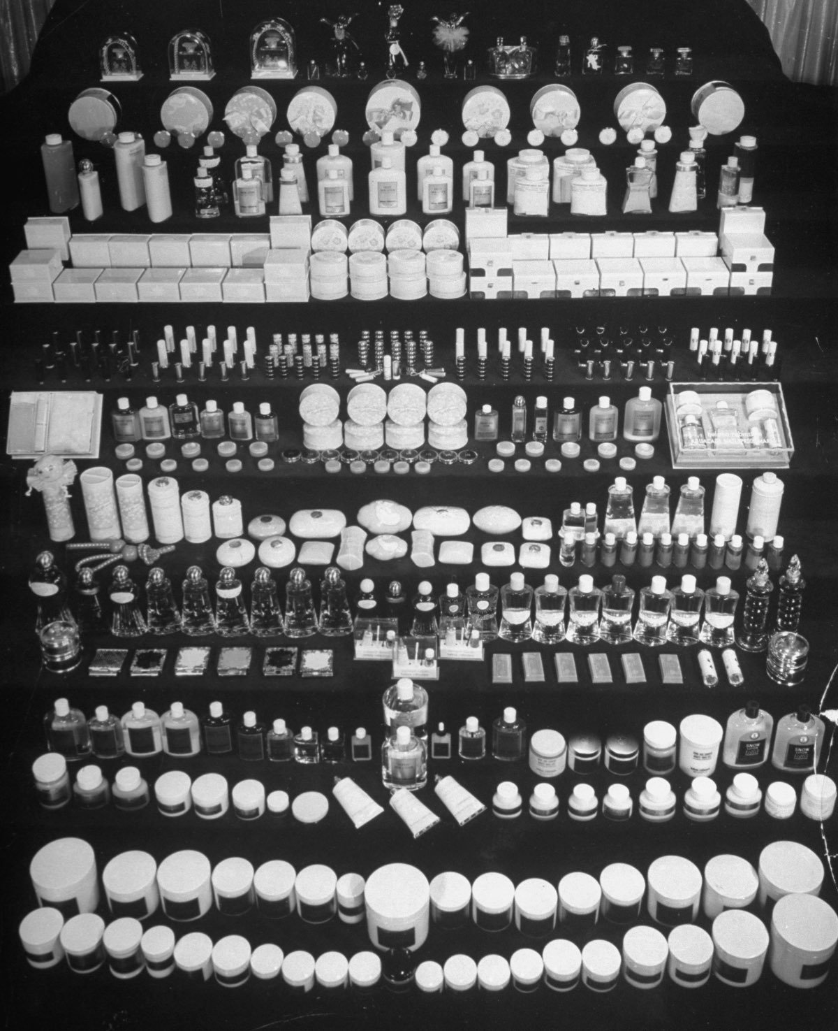 

The Full line of Helena Rubinstein beauty products by Alfred Eisenstaedt, 1937

