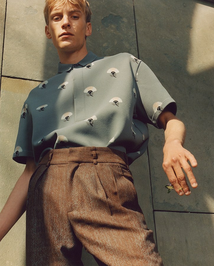 justdropithere:


Charlie Cooper by Markus Pritzi - L'Officiel Hommes Germany, July 2015
