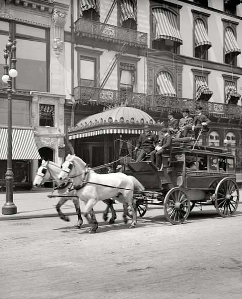 Fifth Avenue. 1900.