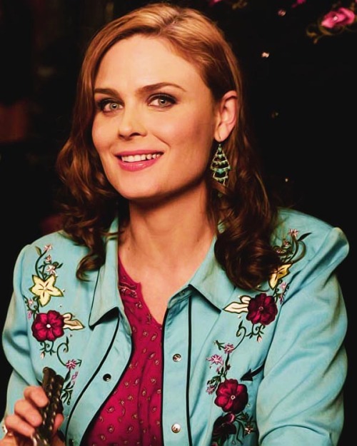 emilydeschanels:

The Mystery in the Meat BTS pics (x)