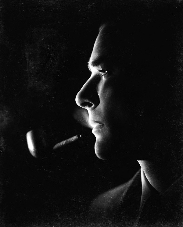 noirgirl:

The most swoon-worthy photo of Errol Flynn I’ve ever seen. WOW.
