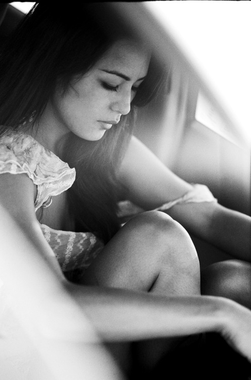 model getting ready in her car in 35mm by #Wolf189... - Bonjour Mesdames